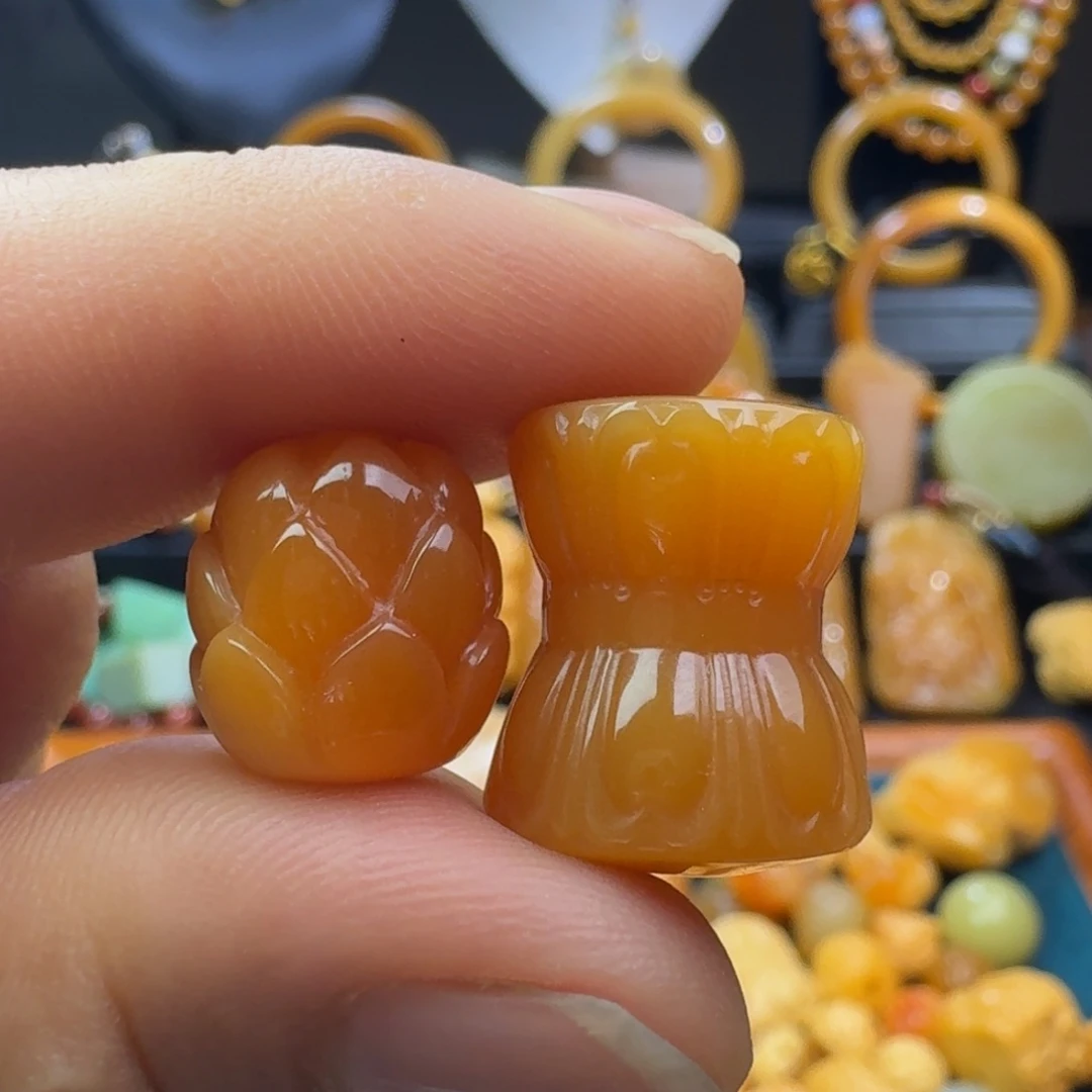 红***的颈饰合金石英质玉（缅黄）