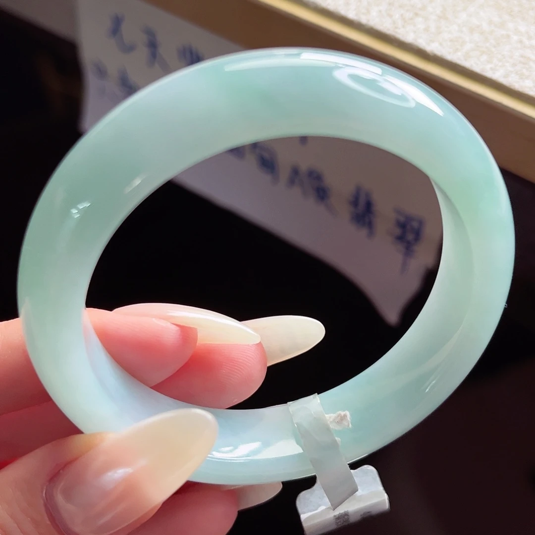 未镶嵌手镯翡翠手镯