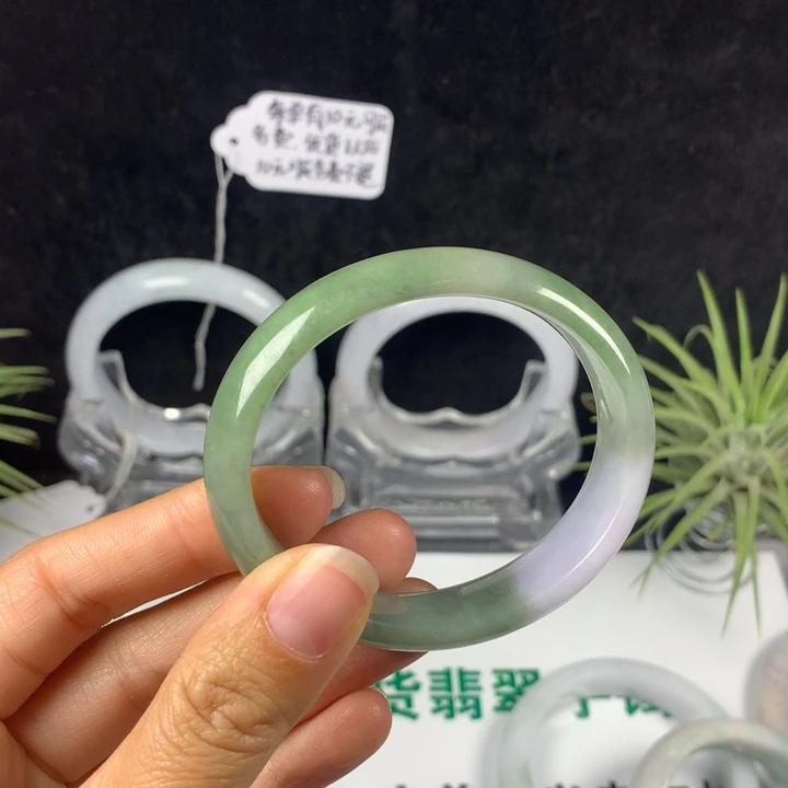 翡翠未镶嵌手镯11号。 54.4圈贵妃正圈52