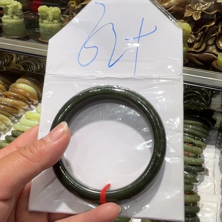 和田玉未镶嵌手镯