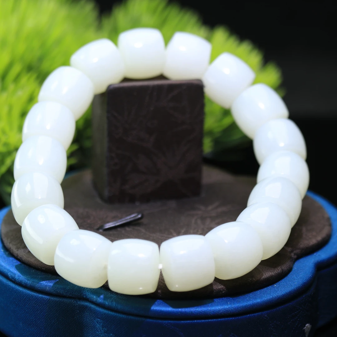 17和田玉羊脂白老型珠手串/600363保利厦门拍卖