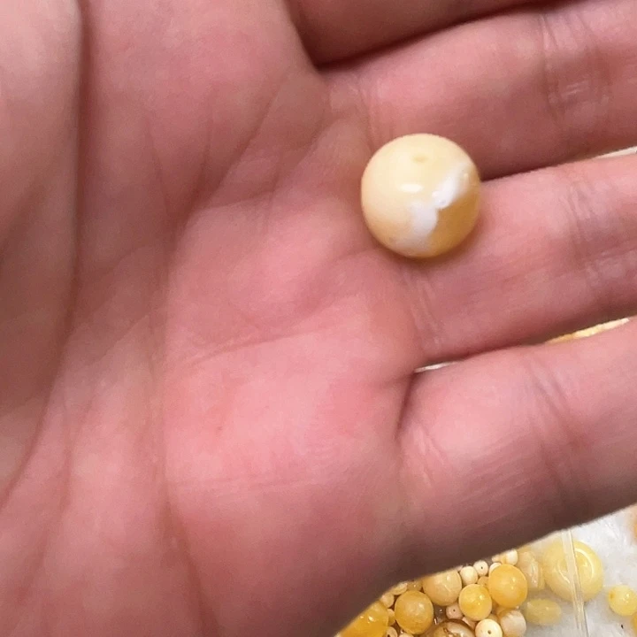 裸石琥珀未镶嵌光****孙通珠