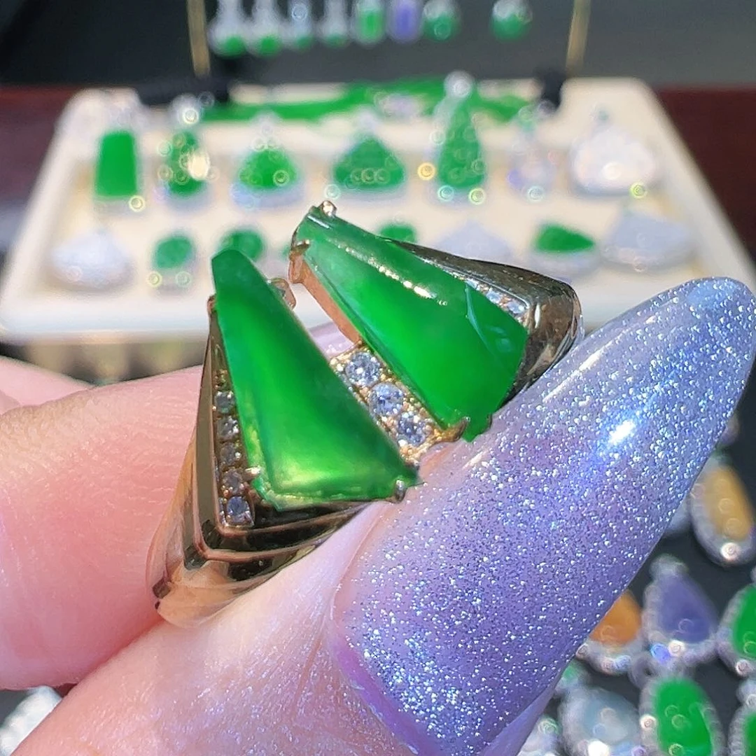 翡翠戒指18K金镶嵌翡翠