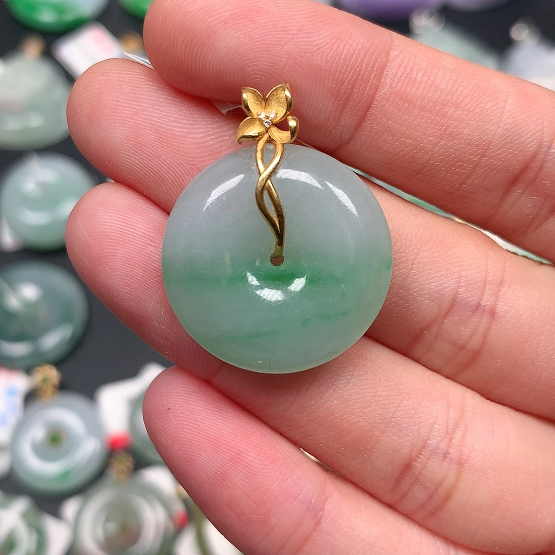 颈饰18K金镶嵌翡翠翡翠吊坠