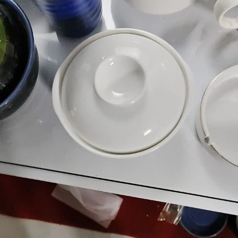 瓷片瓷片，各种摆件，沙锅，