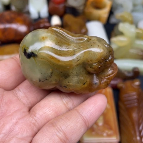 未镶嵌蛇纹石玉颈饰33