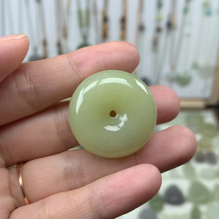 和田玉未镶嵌颈饰28mm新疆黄口微瑕福利价