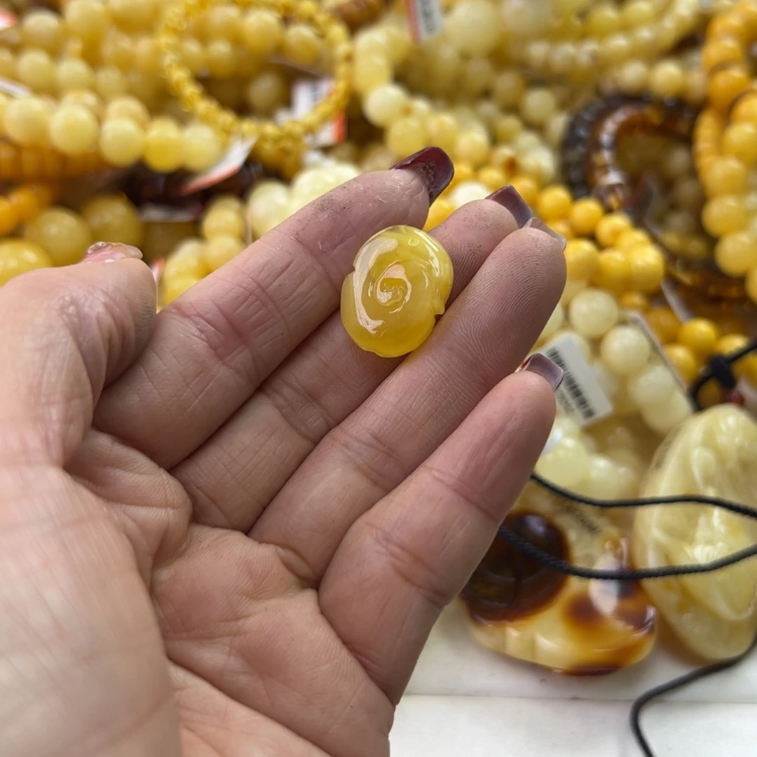琥珀珠宝奇石未镶嵌