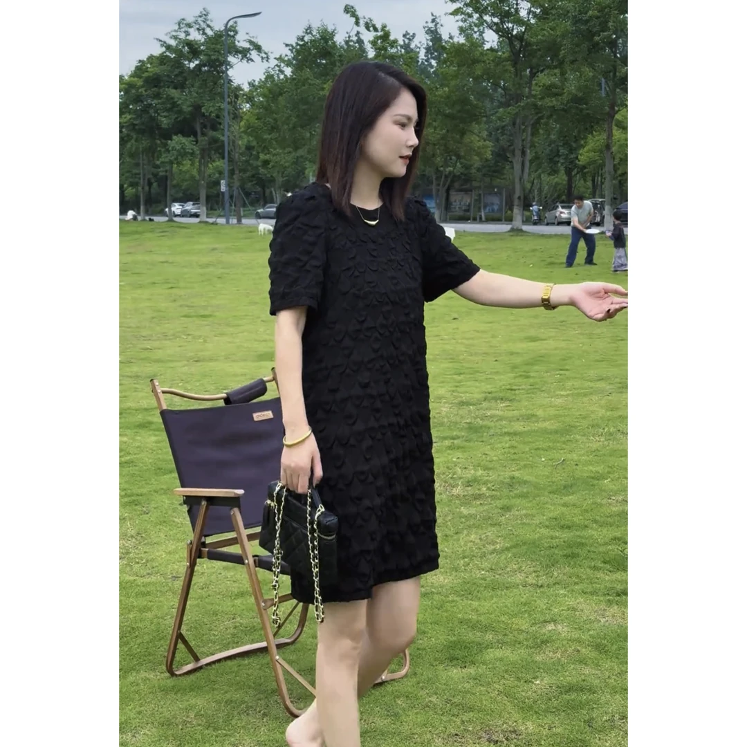 2025年夏季新款小个子褶皱连衣裙女短袖中长裙赫本风泡泡袖小黑裙
