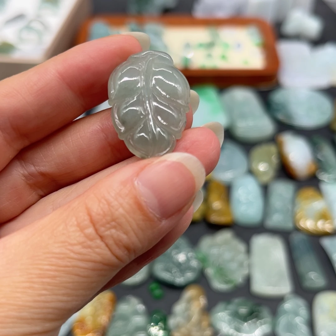 翡翠未镶嵌颈饰叶子