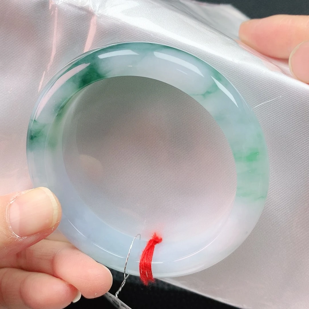 翡翠手镯未镶嵌56圈