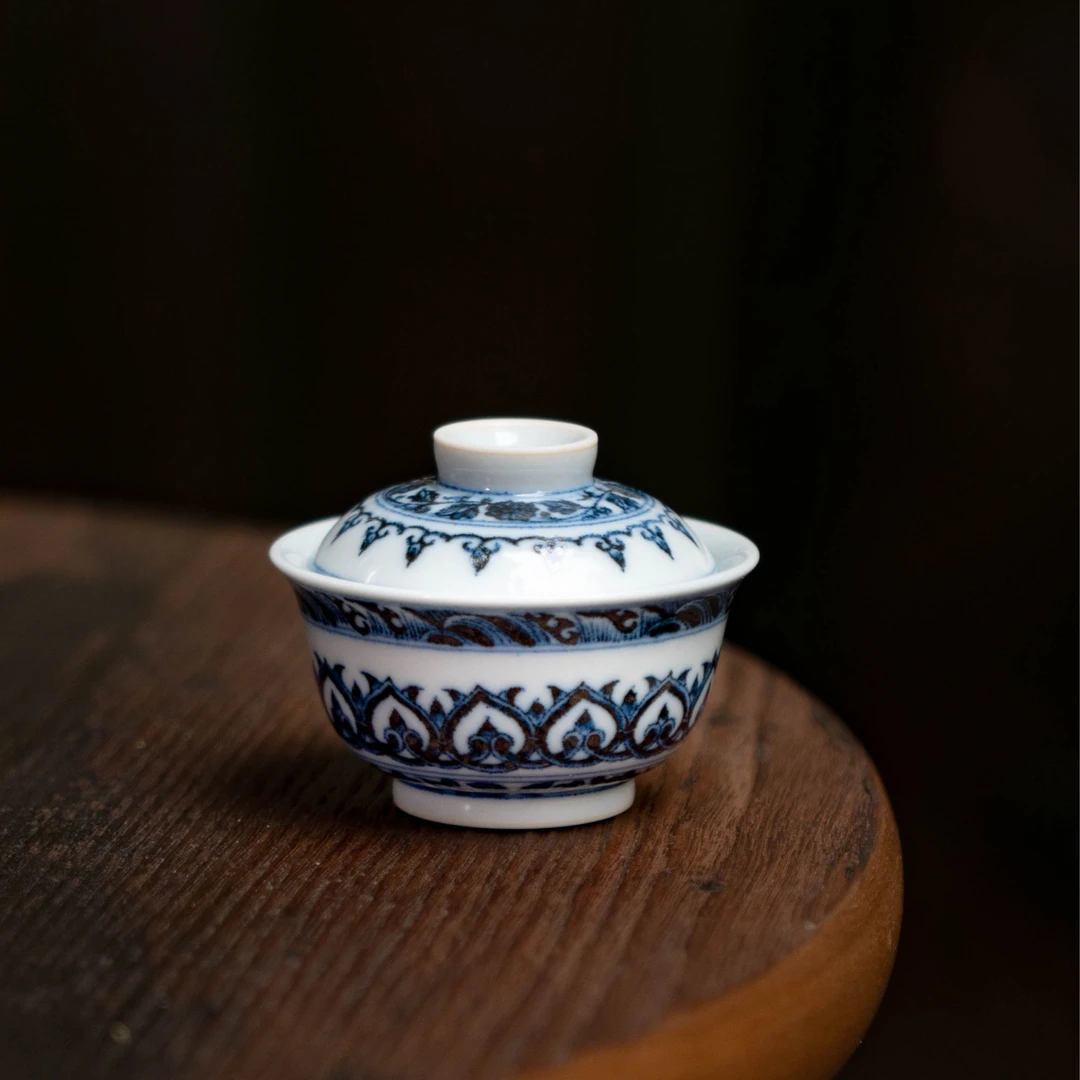且斋宝相纹迷你小盖碗岩茶小碗品茗小盖碗原矿全手工釉下青花瓷