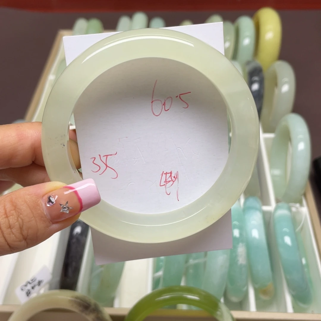 蛇纹石玉未镶嵌手镯?****睡