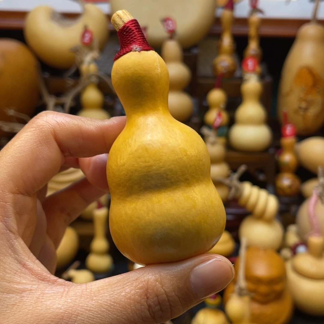 M****)葫芦等多种颜色的花鸟画作品被