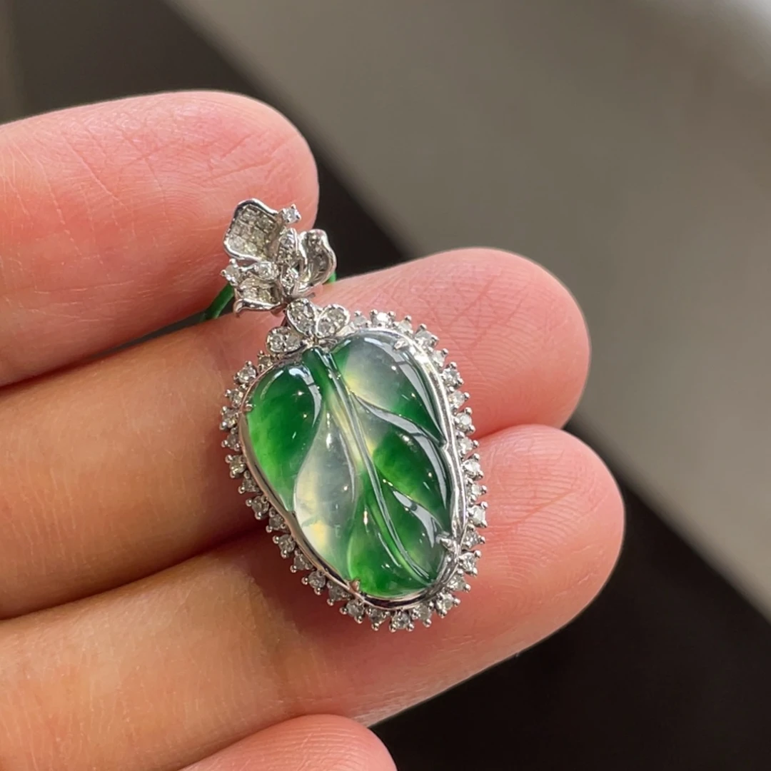 翡翠18K金镶嵌颈饰叶子吊坠【买断价2755】