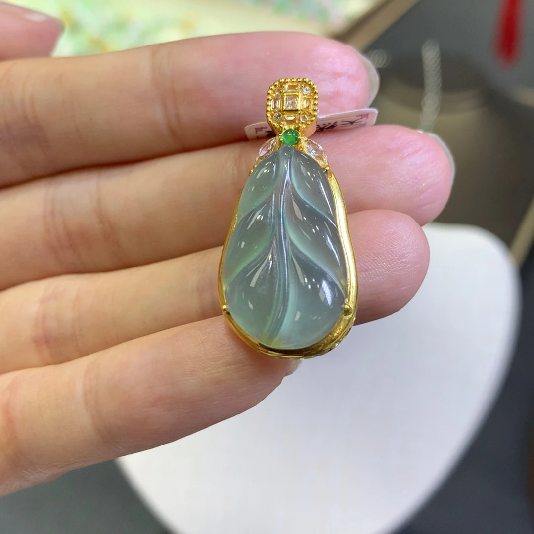 翡翠18K金镶嵌颈饰翡翠吊坠项链