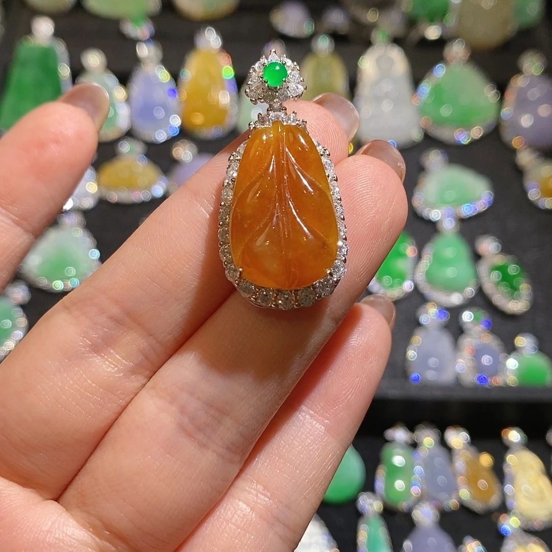 颈饰银S925镶嵌翡翠中****司天然翡翠