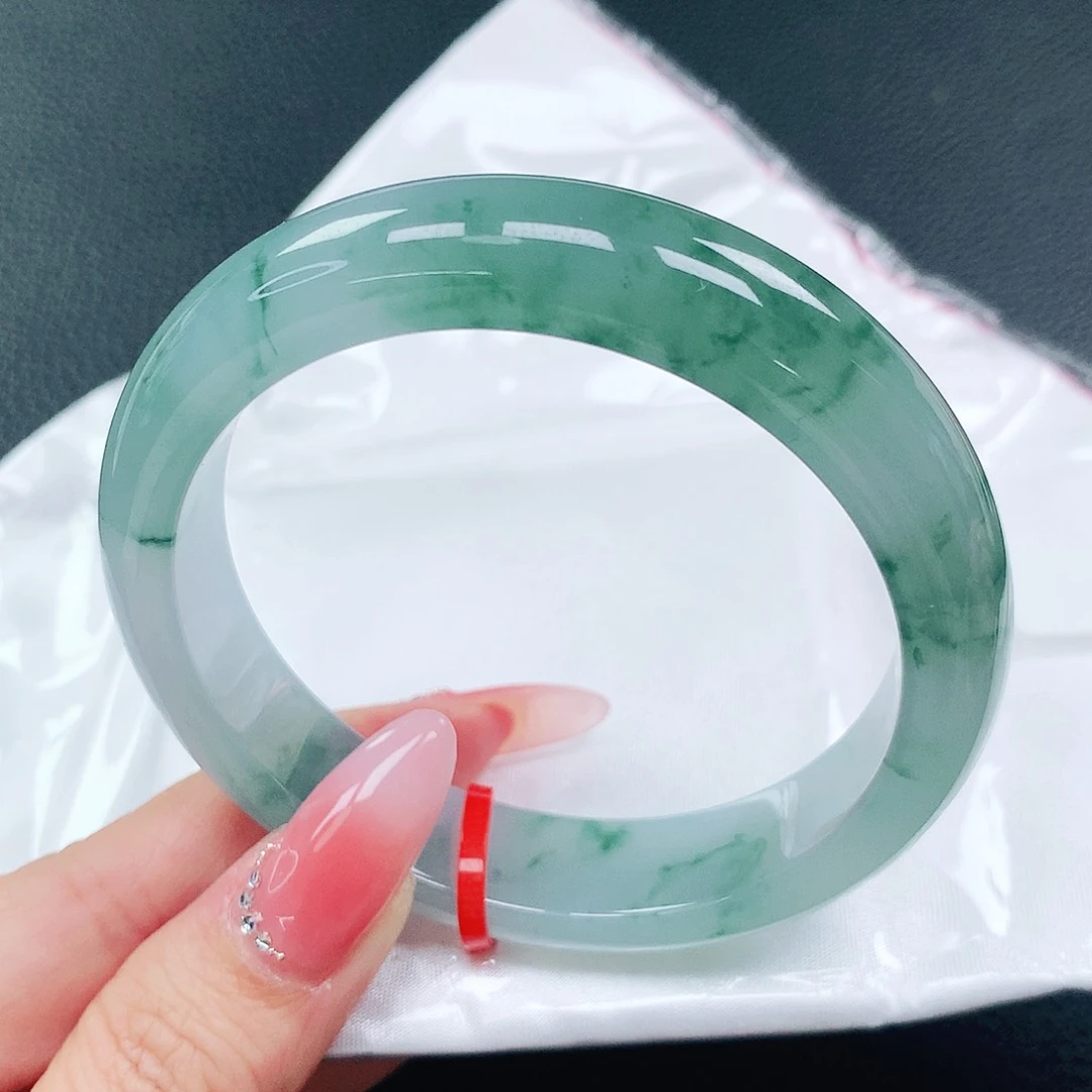 翡翠手镯未镶嵌58圈
