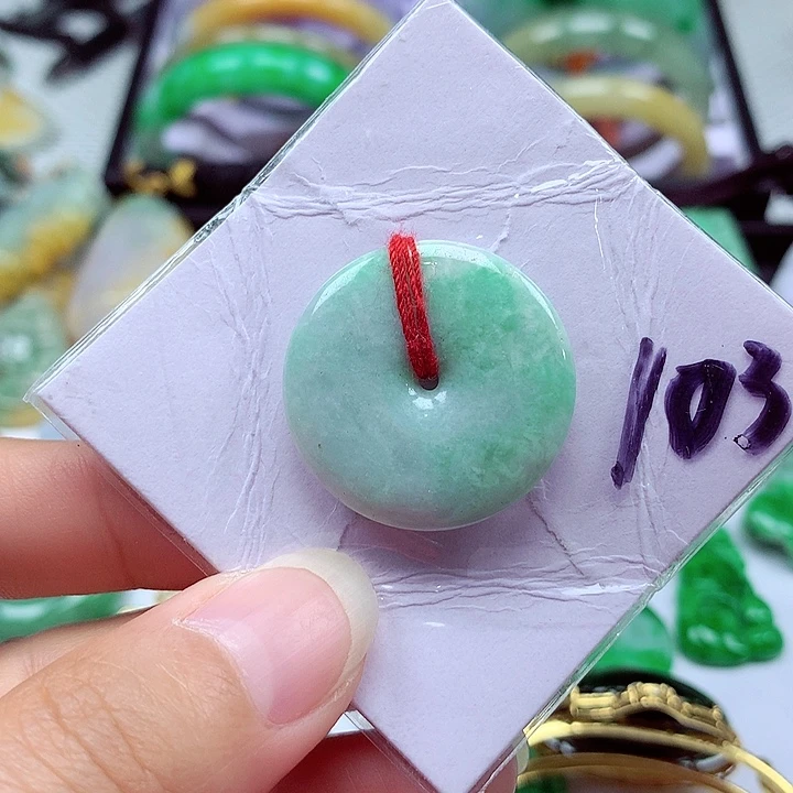 翡翠未镶嵌颈饰翡翠