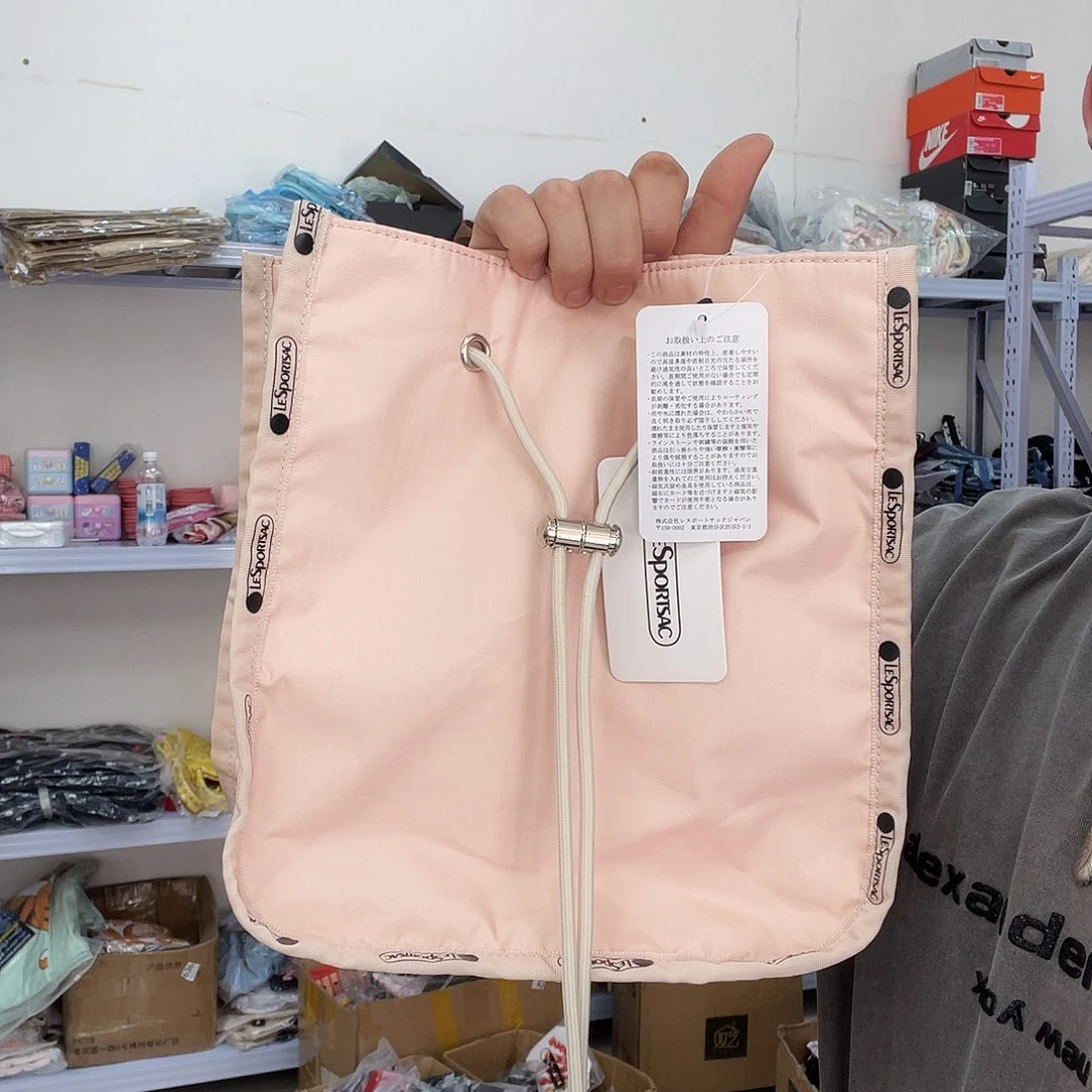 PU化妆包等各种产品的