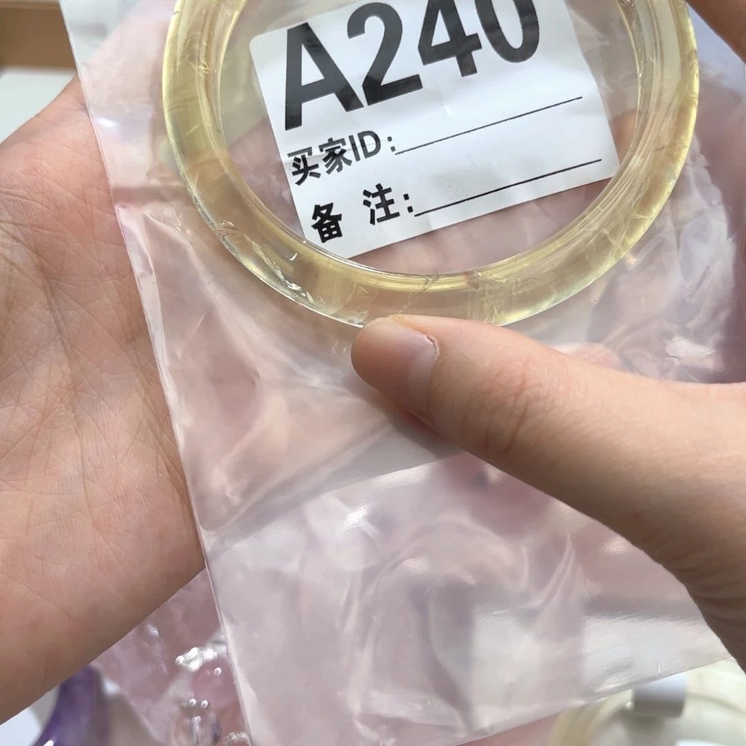 水晶手镯未镶嵌恶****?240黄水晶65