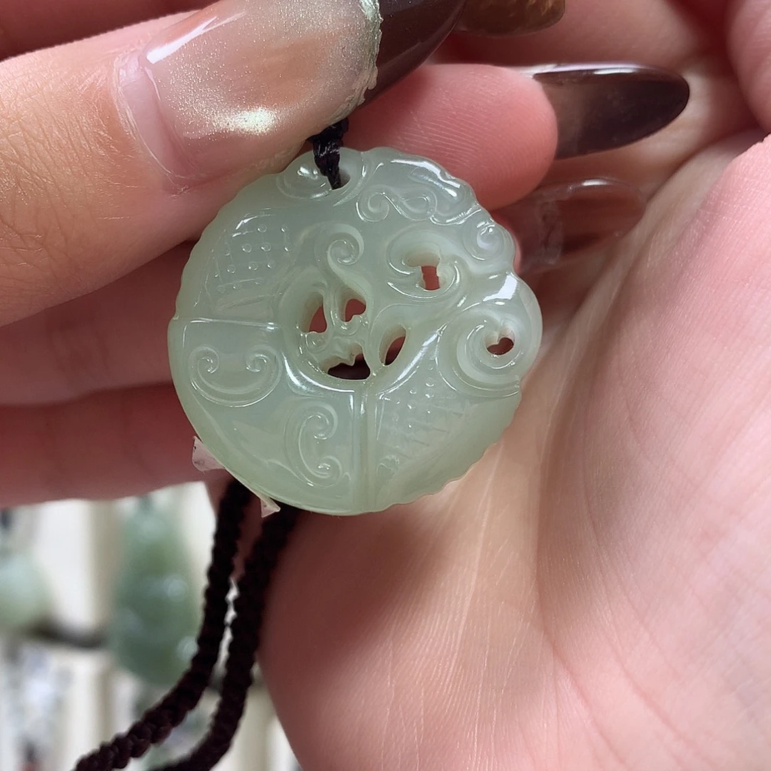 咖***道和田玉未镶嵌颈饰