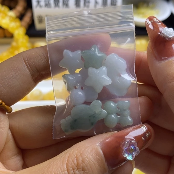 未镶嵌蜜蜡裸石沁*兔子，微瑕