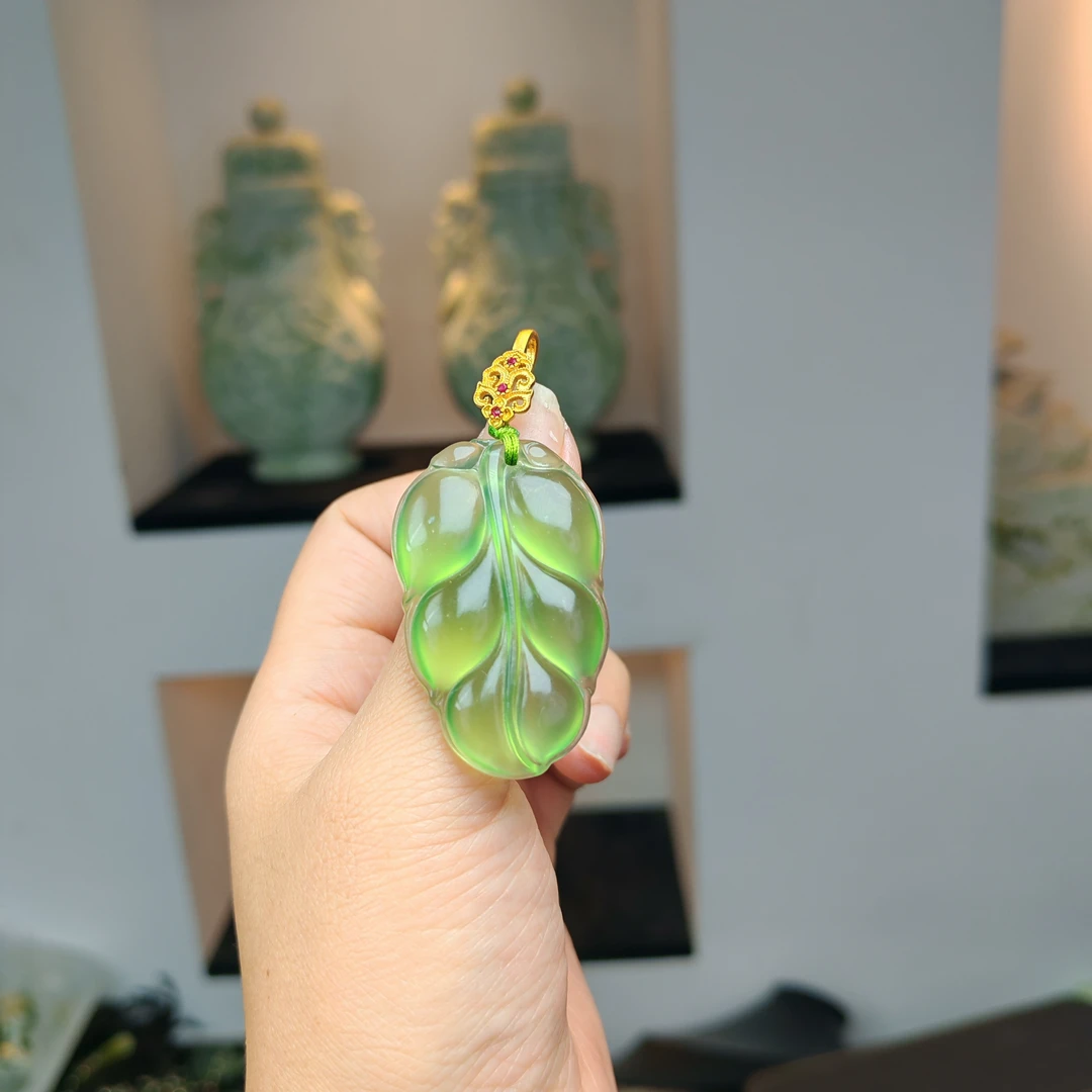 岫玉上品精美苹果绿金枝玉叶（万能扣）