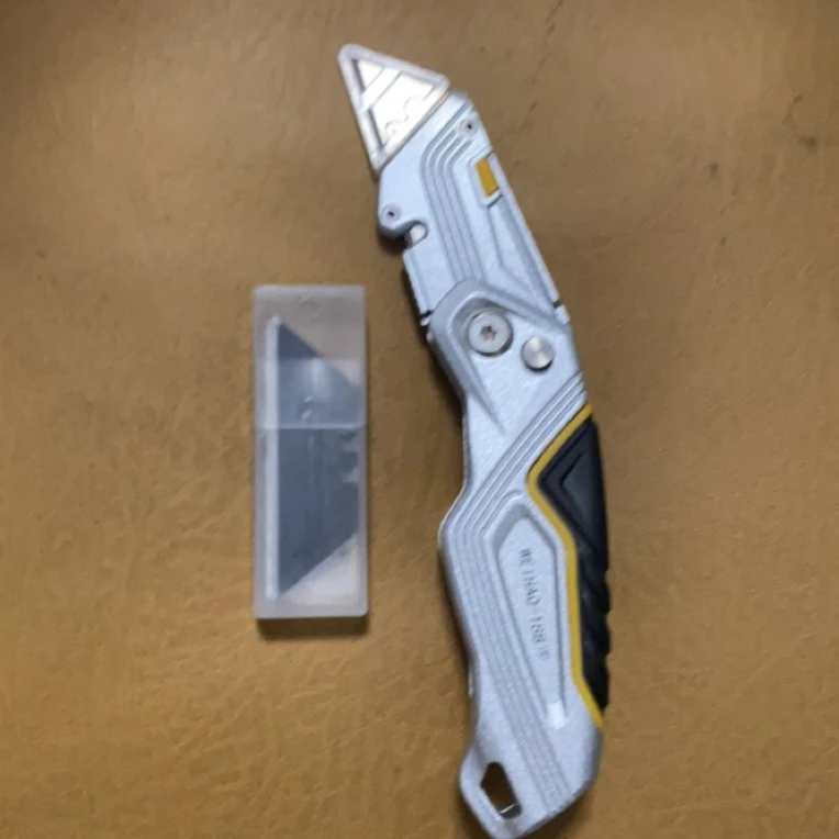 硬质铝合金折叠美工刀