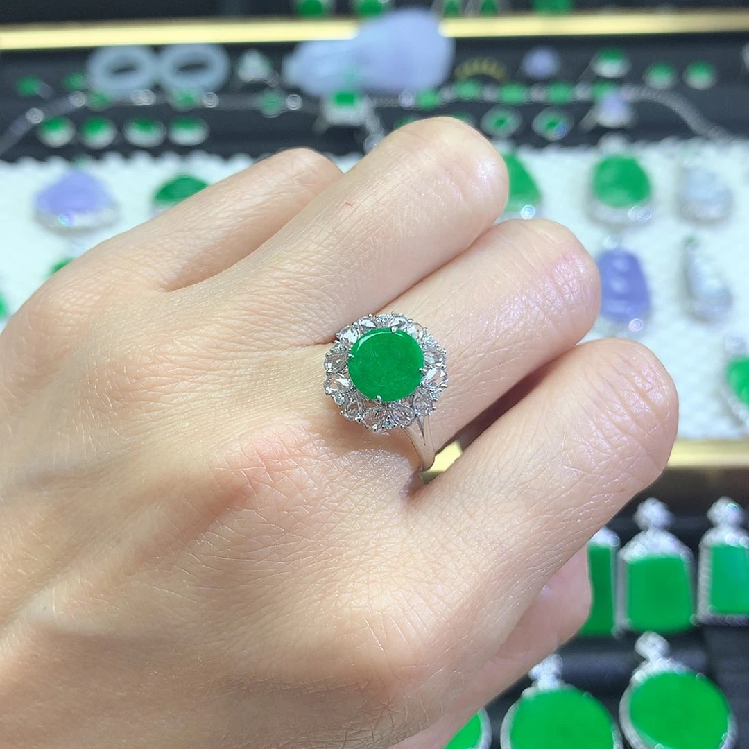 18K金镶嵌戒指翡翠戒指