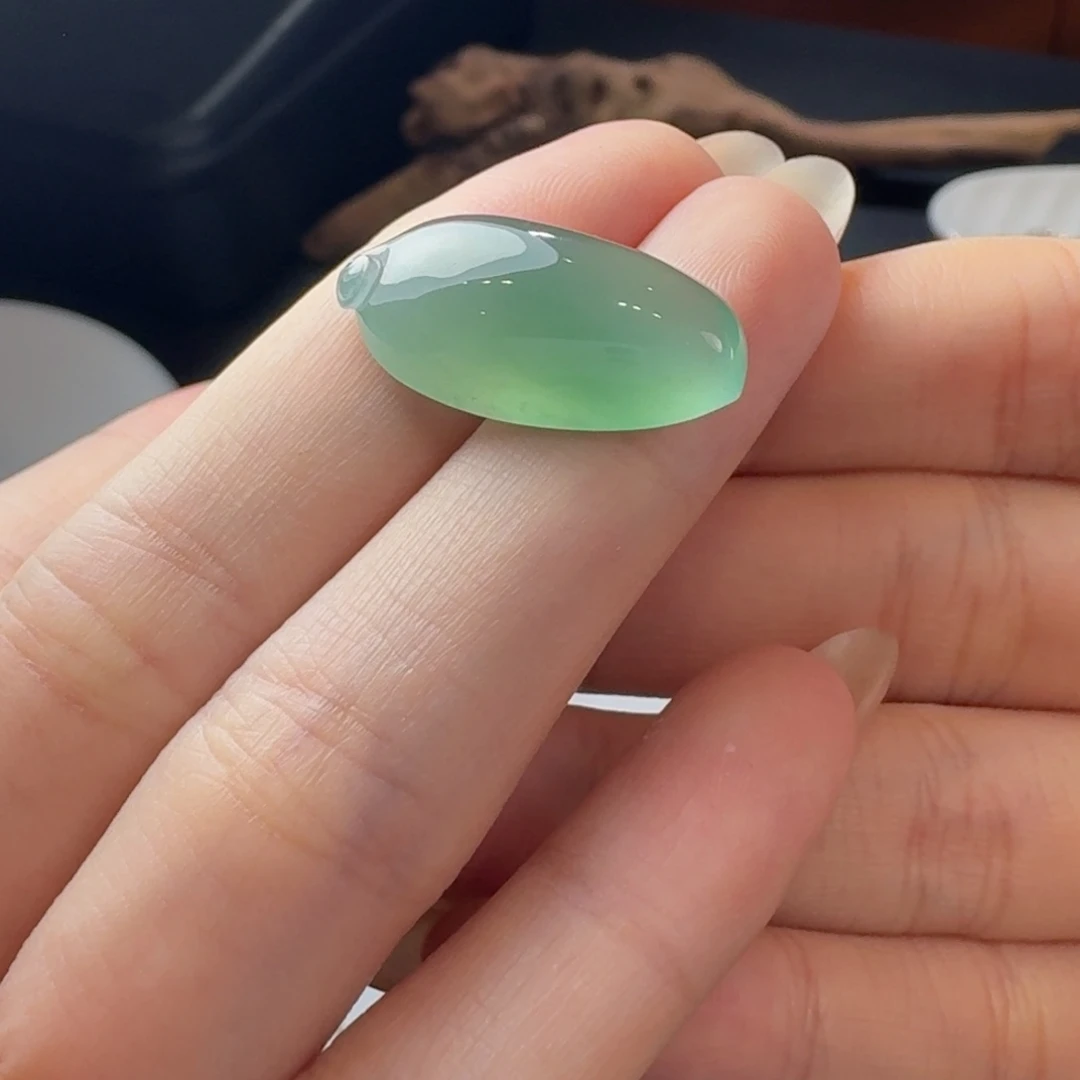 翡翠裸石湖水绿福瓜