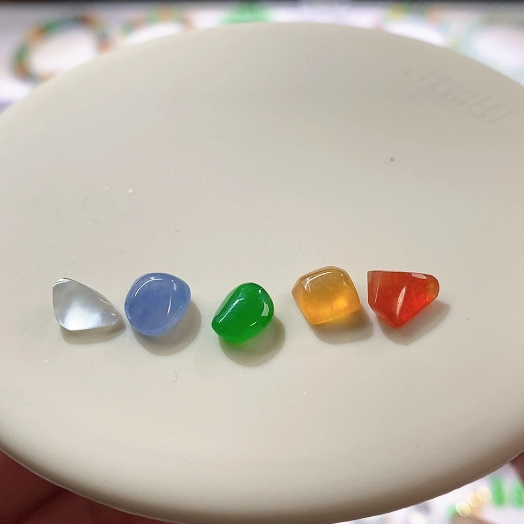 翡翠裸石五彩随行