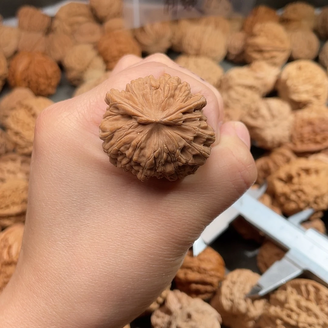 文玩核桃吊坠W****J篓子