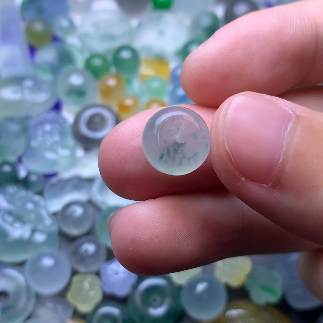 定制翡翠未镶嵌挂件