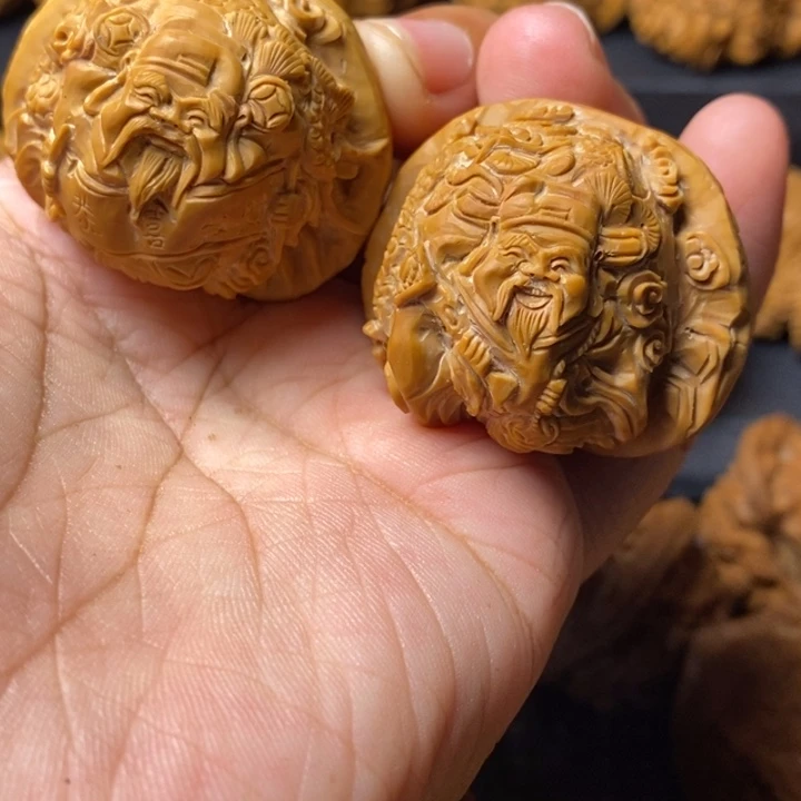 文玩核桃把件至*宝财神