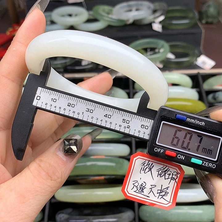 蛇纹石玉手镯未镶嵌580