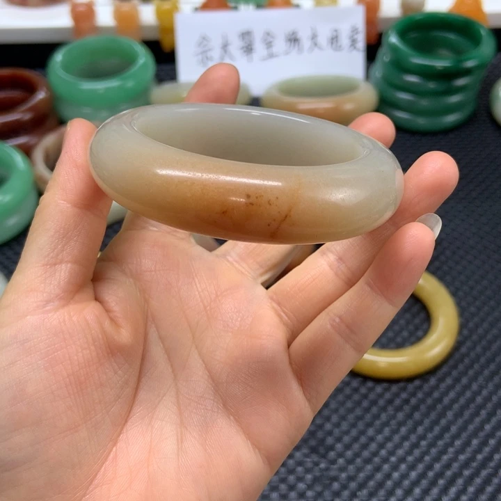 石英质玉未镶嵌手镯