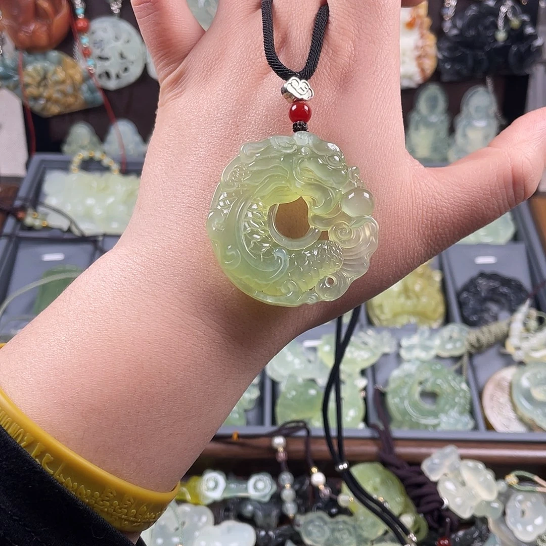 岫玉未镶嵌吊坠(赠链)