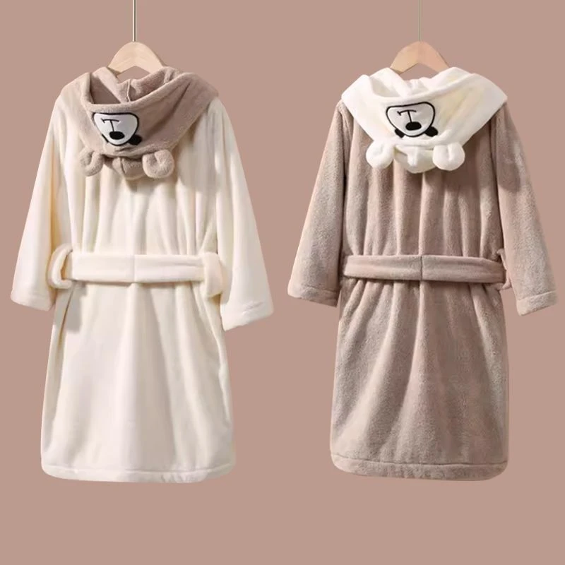 儿童斗篷浴袍春秋款珊瑚绒小熊刺绣可爱加厚吸水不掉毛儿童浴袍LW