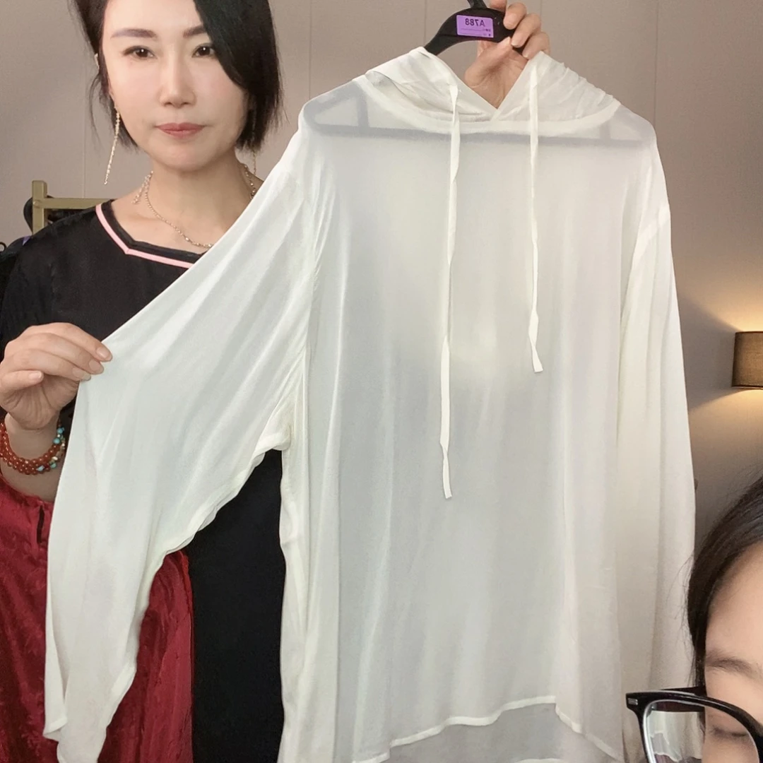 人丝满分白色连帽衫