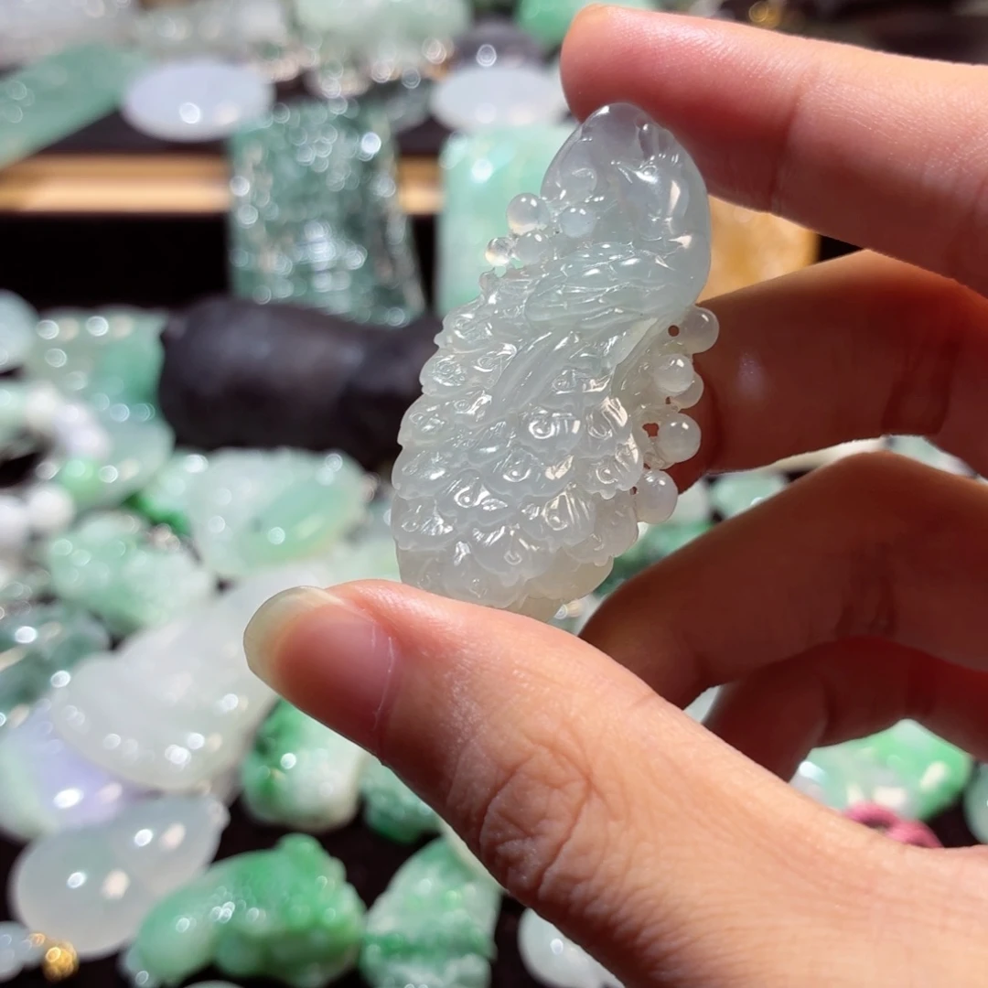 以***末翡翠未镶嵌吊坠(不含链)