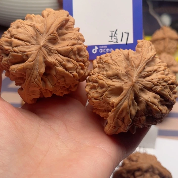 吊坠文玩核桃旺**奶文玩核桃把件17