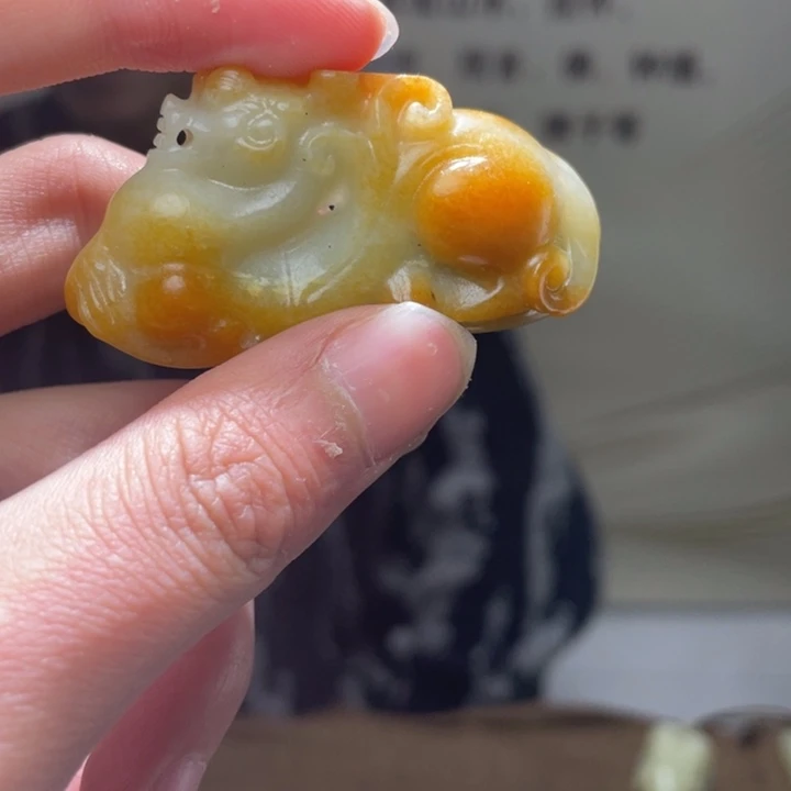 和田玉未镶嵌把件