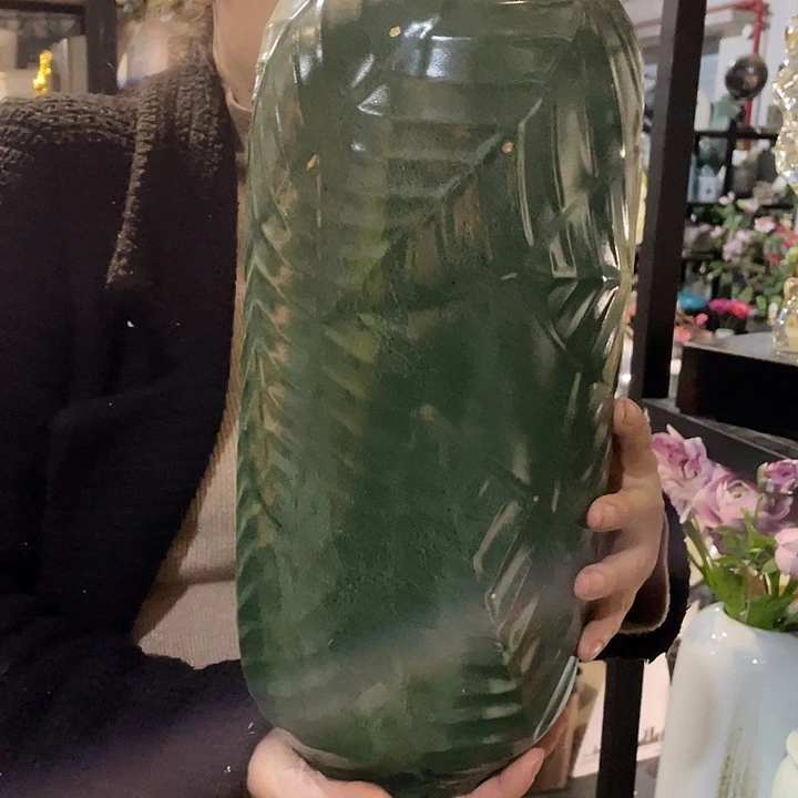 陶瓷花瓶，茶杯茶具。