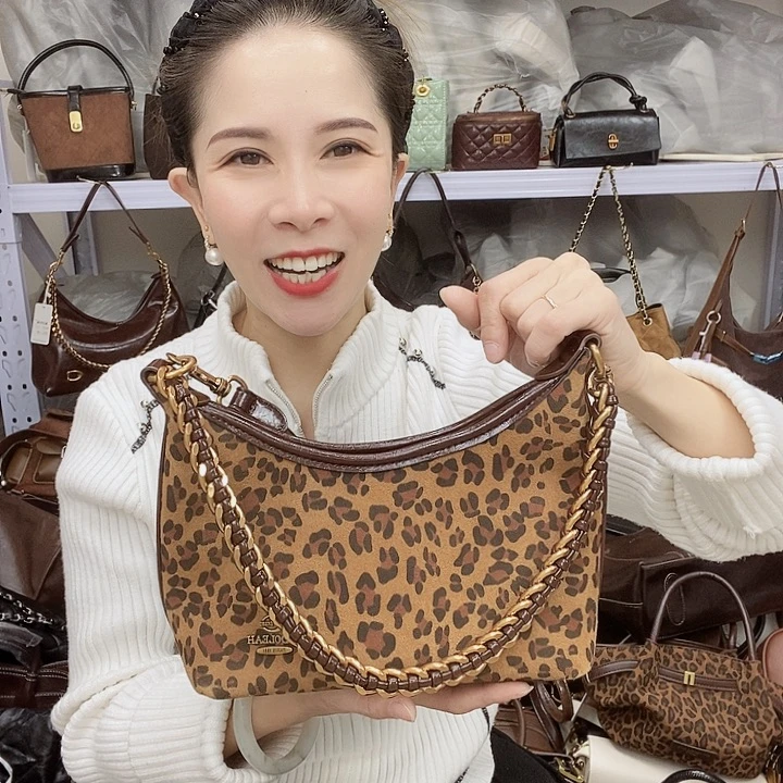 蚕丝小牛剖层皮革PU20013