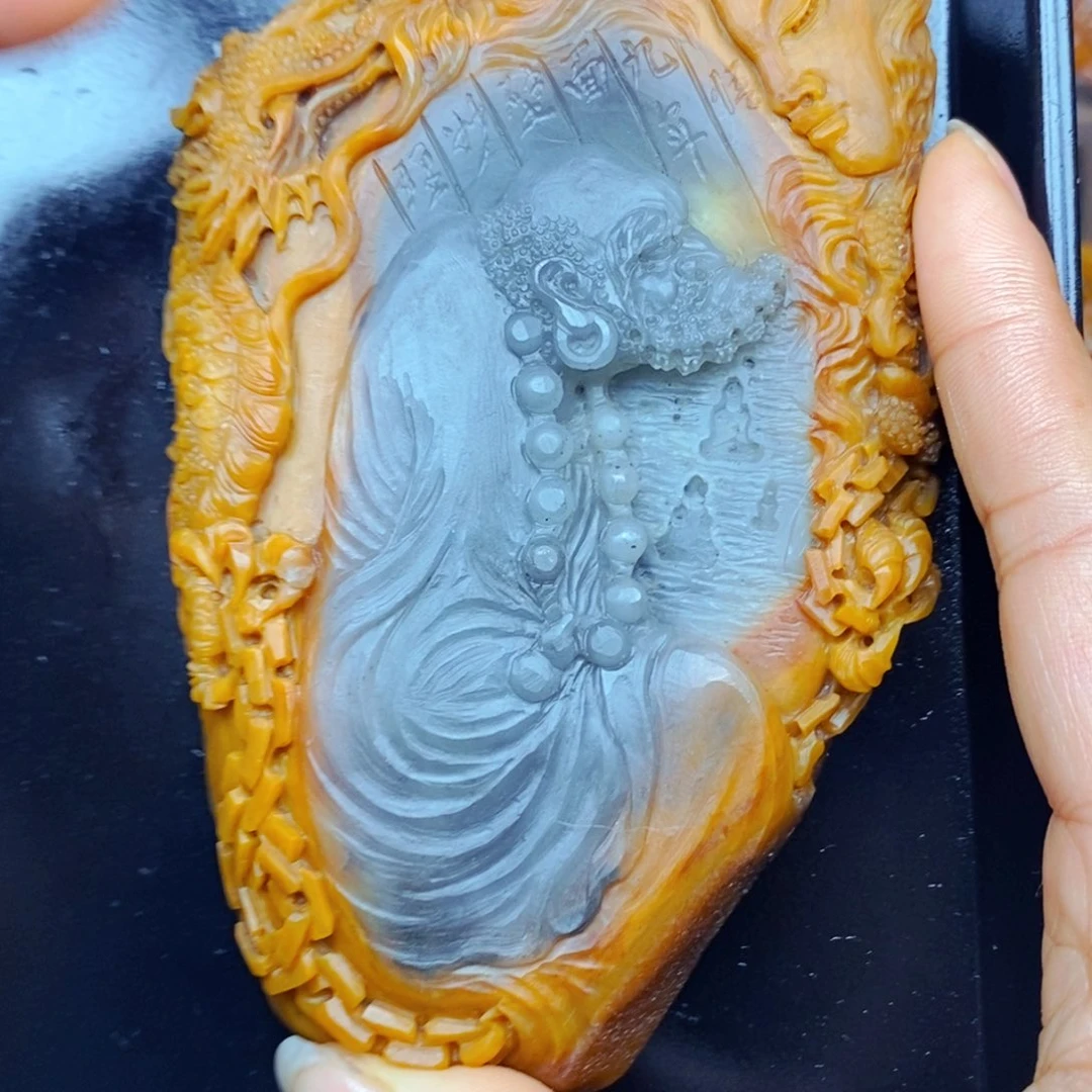 未镶嵌石英质玉（黄龙玉）颈饰