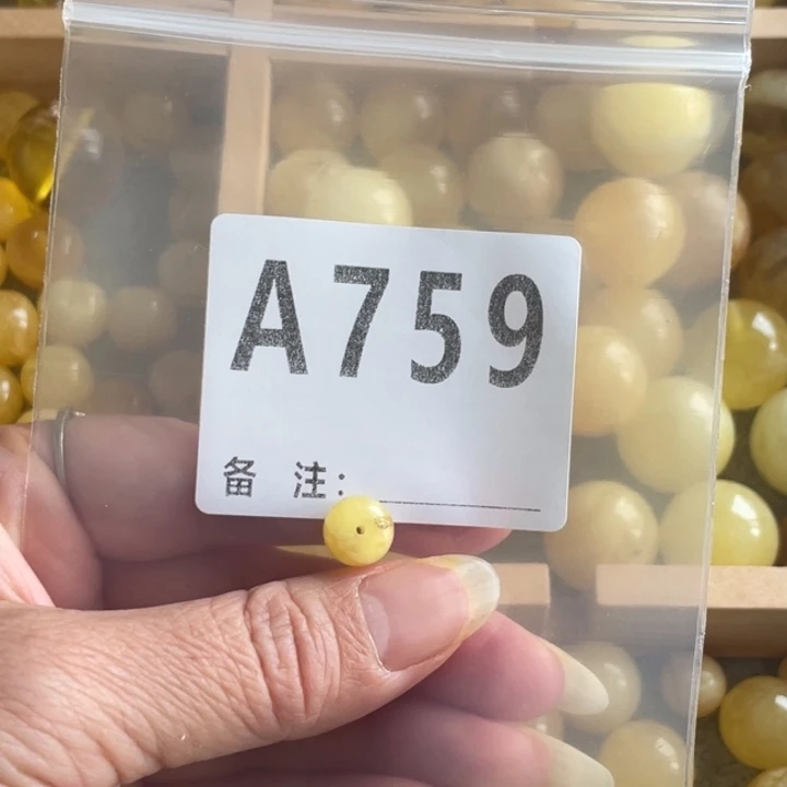 拥***.琥珀未镶嵌裸石微瑕小坑9.3