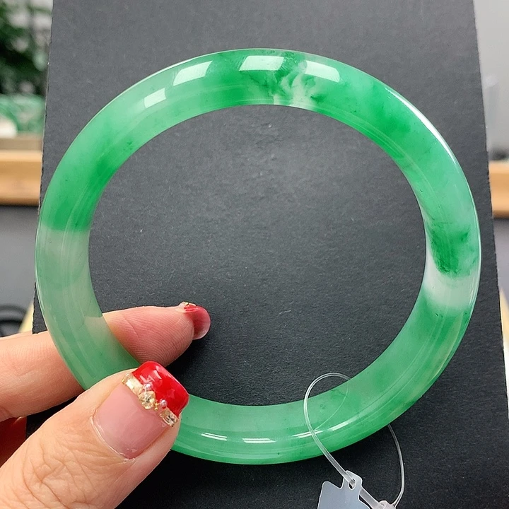 石英质玉手镯未镶嵌刘**贝