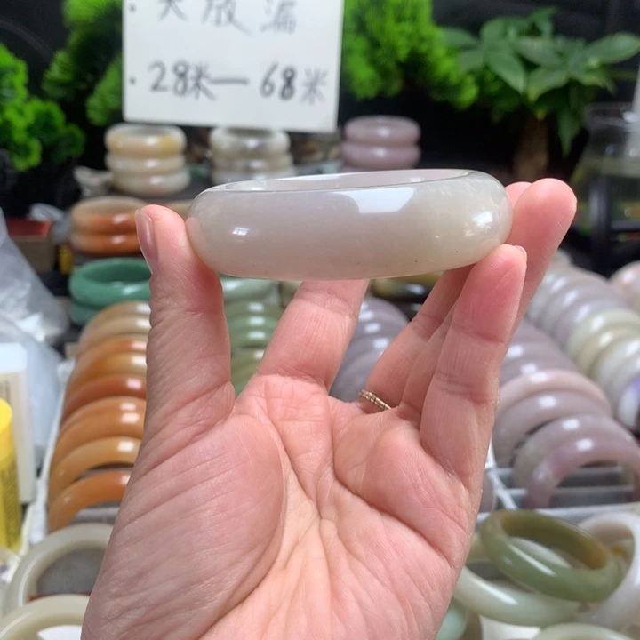 石英质玉（佘太翠）未镶嵌手镯54.4