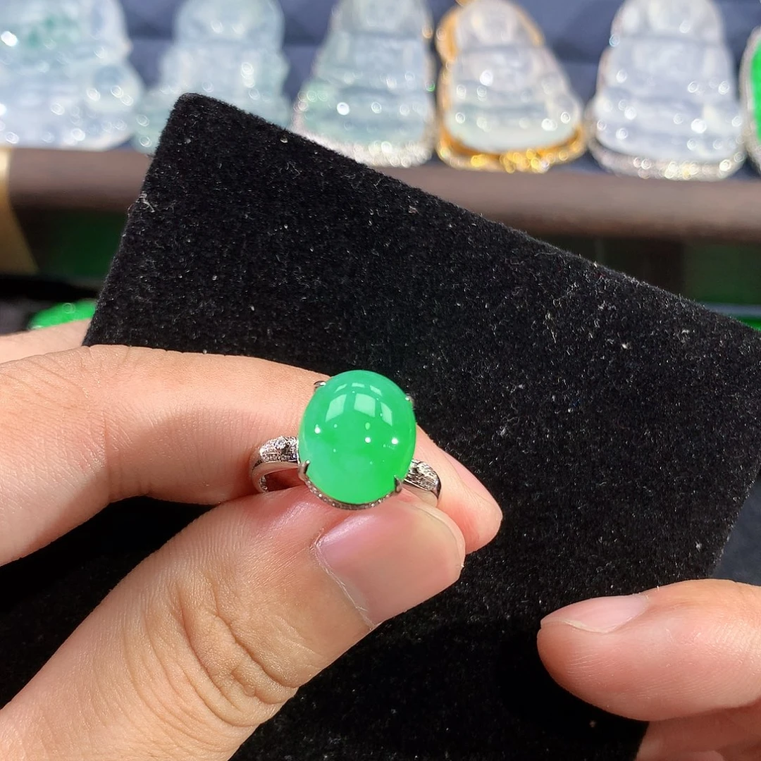 翡翠18K金镶嵌戒指